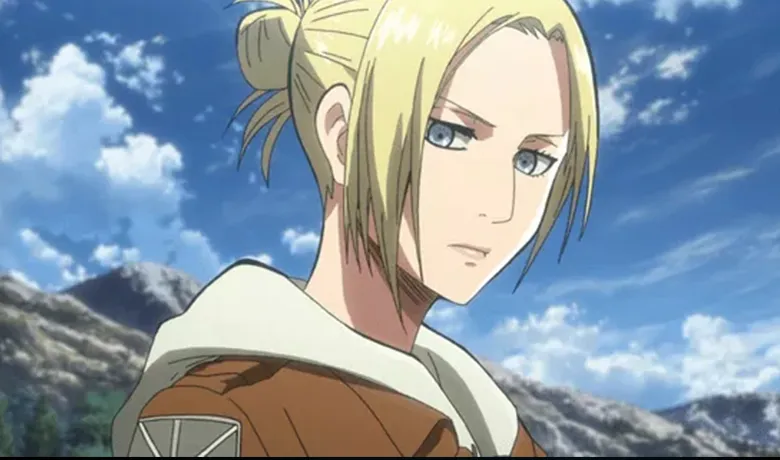 Annie Leonhart avec un regard suspicieux