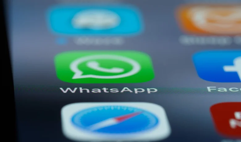 Aplikasi WhatsApp di iPhone