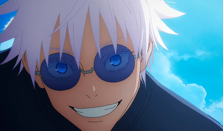 Gojo Satoru souriant en portant des lunettes de soleil avec un ciel bleu en arrière-plan.