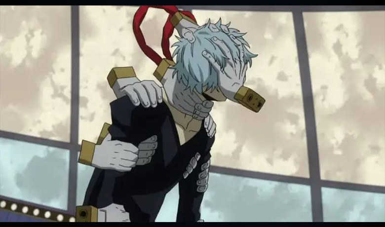 O personagem Tomura Shigaraki parado com várias mãos espalhadas pelo corpo, inclusive no rosto.